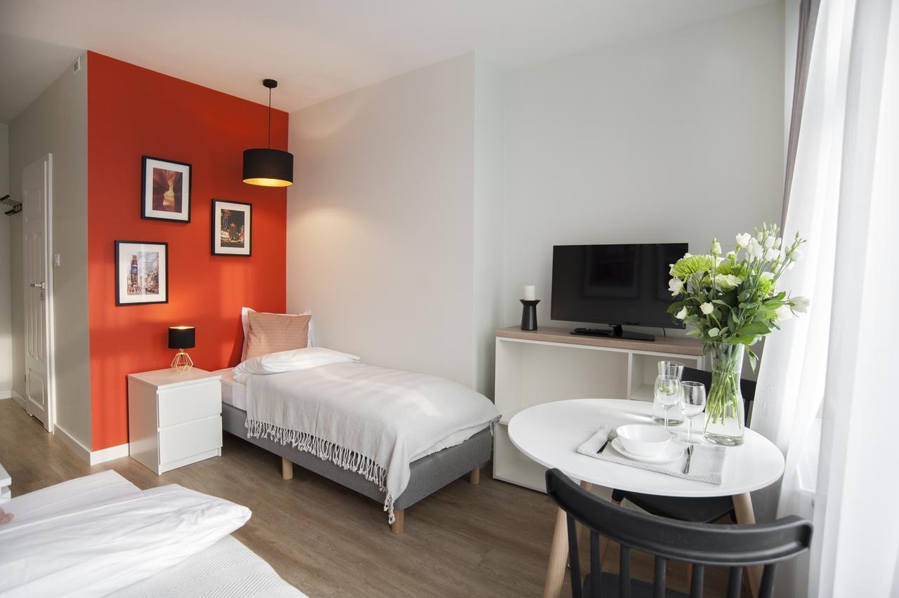 7 Continents Apartments Познан Екстериор снимка