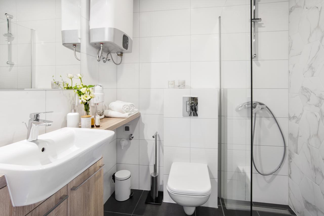 7 Continents Apartments Познан Екстериор снимка
