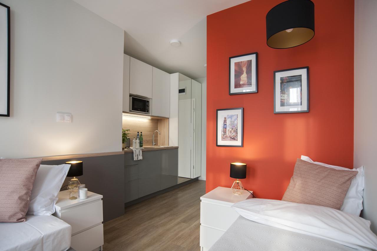 7 Continents Apartments Познан Екстериор снимка